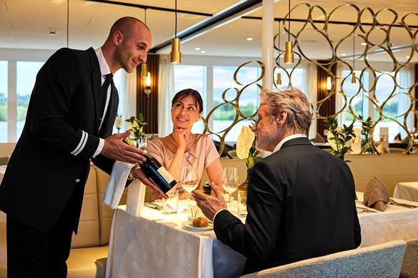 AMADEUS Guest Experience Lifestyle Restaurant ©Leuftner Cruises Amadeus Tom Yasny.jpg
